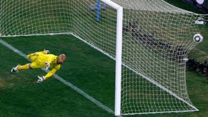 Luật Phạt Gián Tiếp và Phạt Trực Tiếp Trong Thi Đấu Bóng Đá